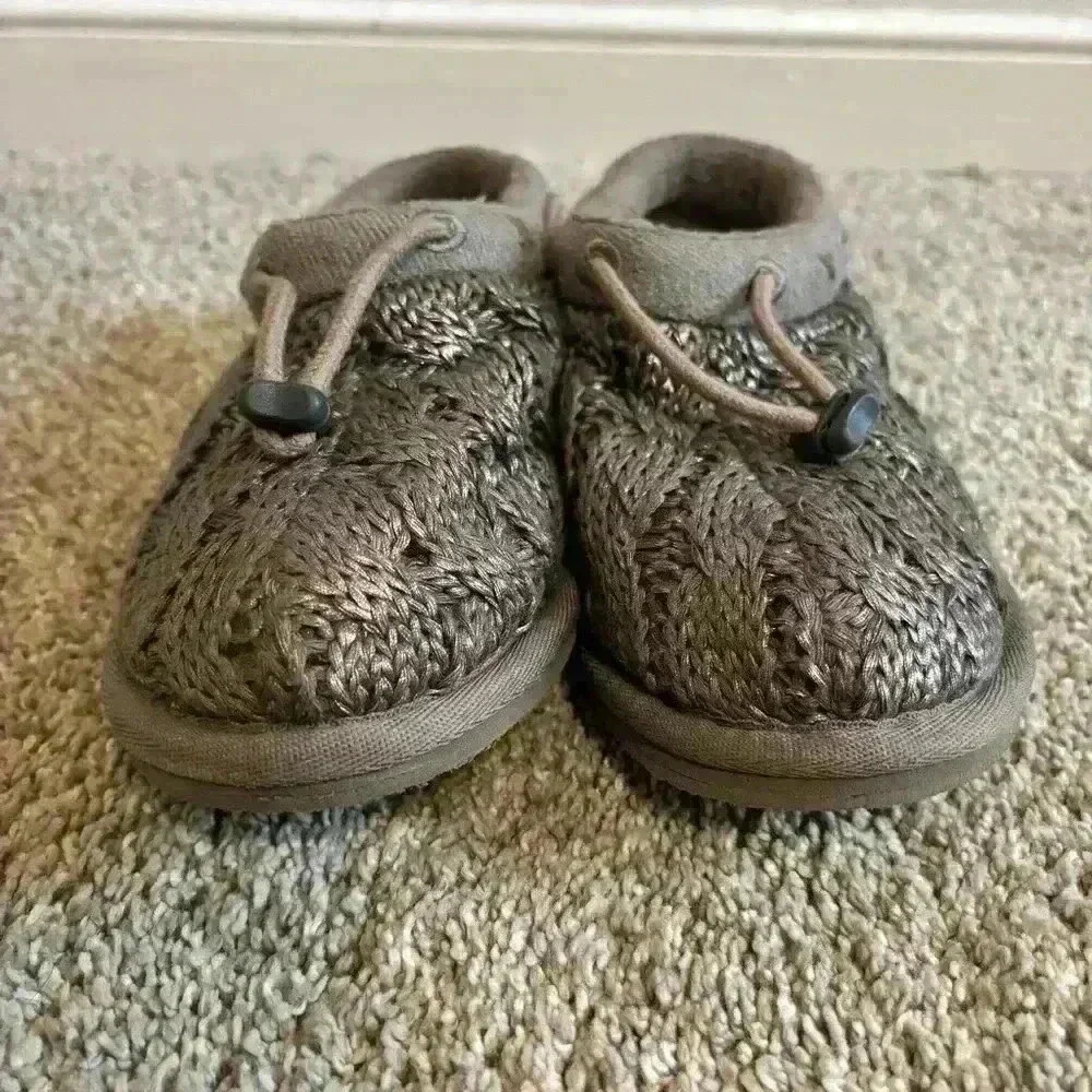 Ugg Freesia Gray Cable Knit Warm Slippers Size 13-1 Kids